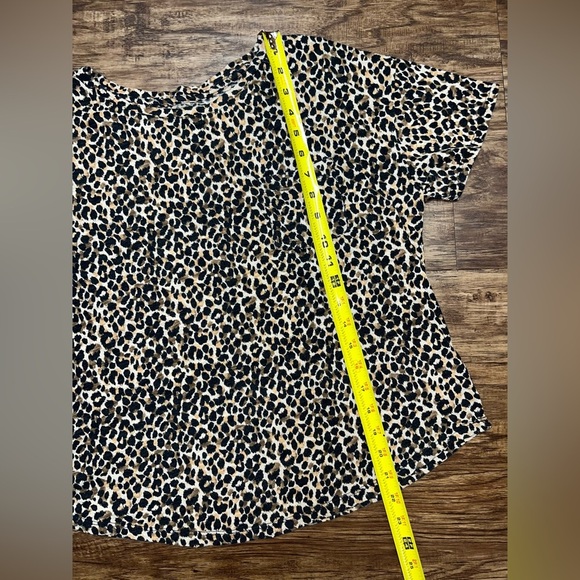 Old Navy Pocket Tee Size Medium - Picture 6 of 9